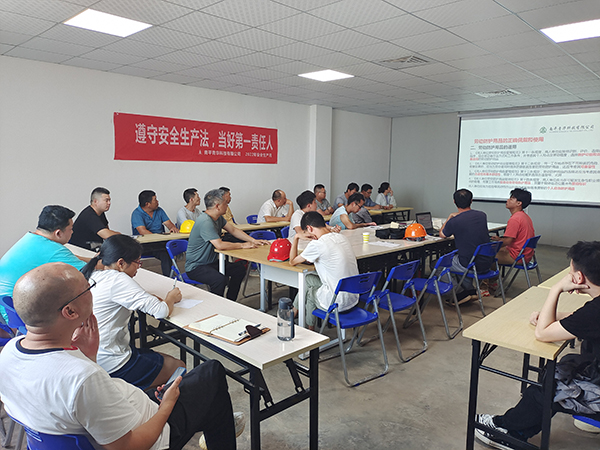 遵守安全生產(chǎn)法，當(dāng)好第一責(zé)任人